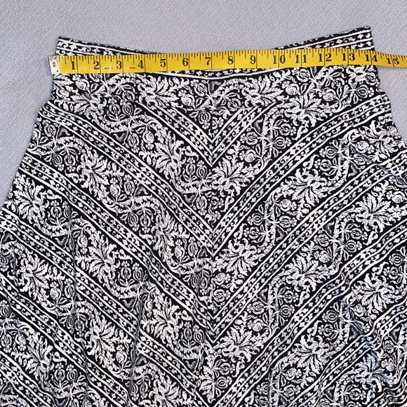 Loft Soft Stretchy Fit and Flare black/white print skirt - Picture 5 of 8